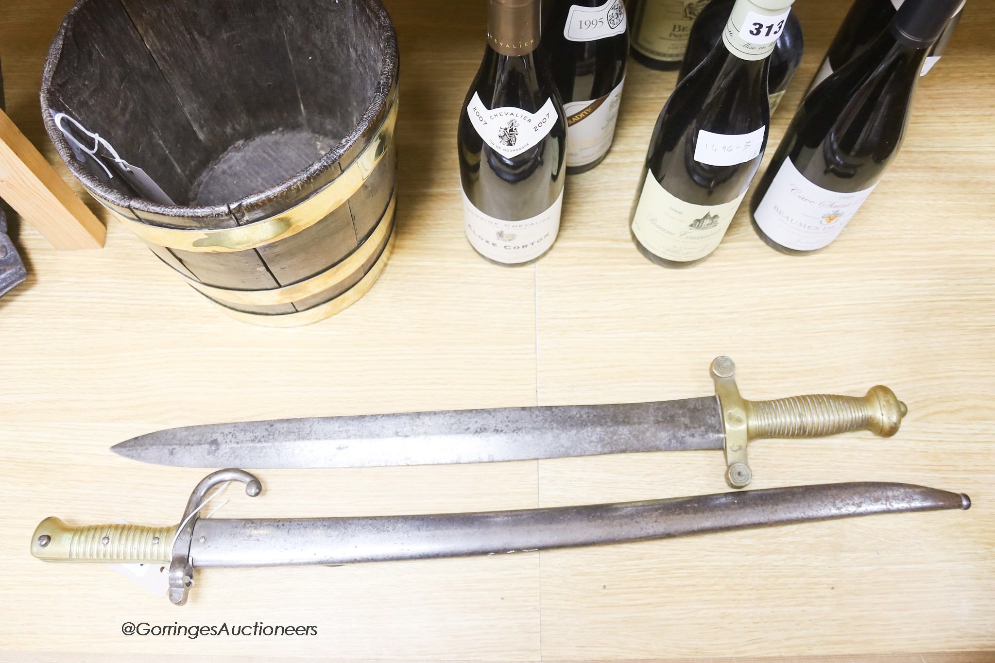 A bayonet and a 19th century French short sword, longest 71cm